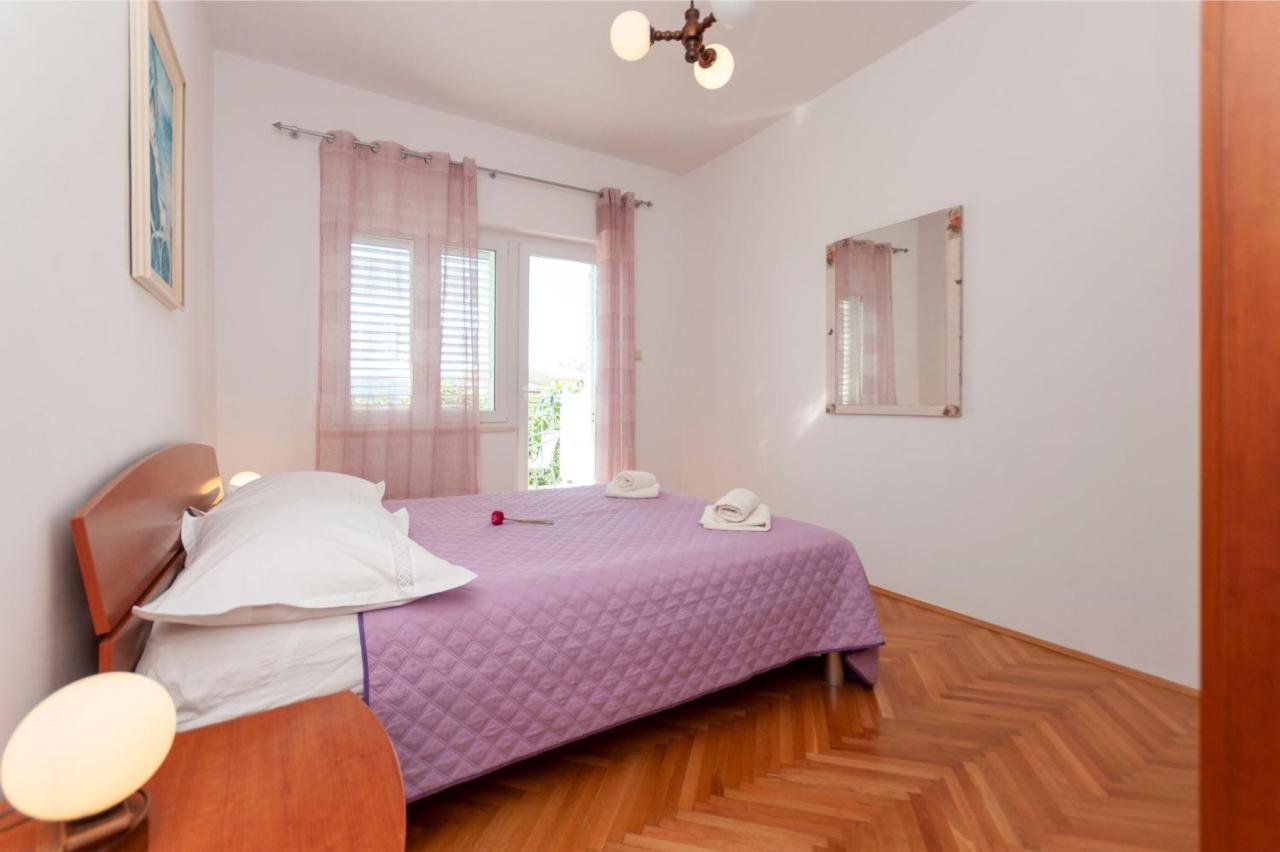 Apartments And Rooms Nikola 奥米什 外观 照片