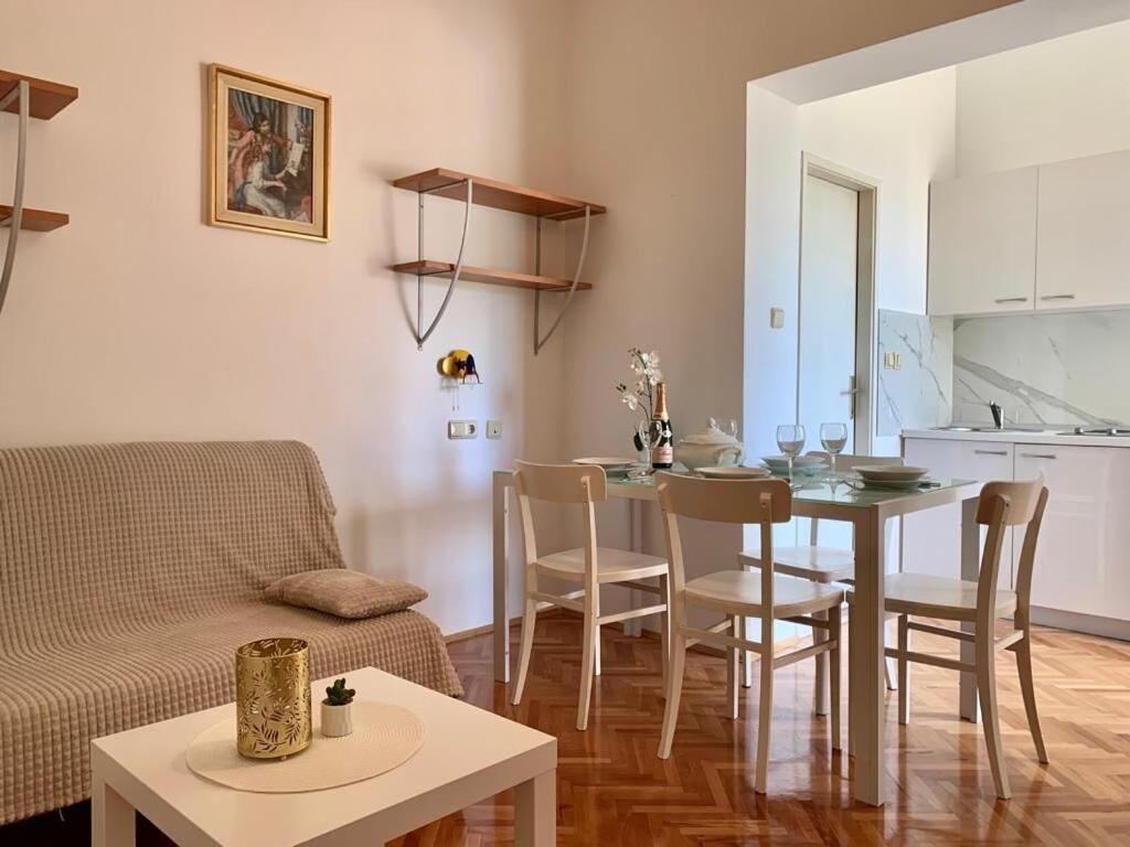 Apartments And Rooms Nikola 奥米什 外观 照片