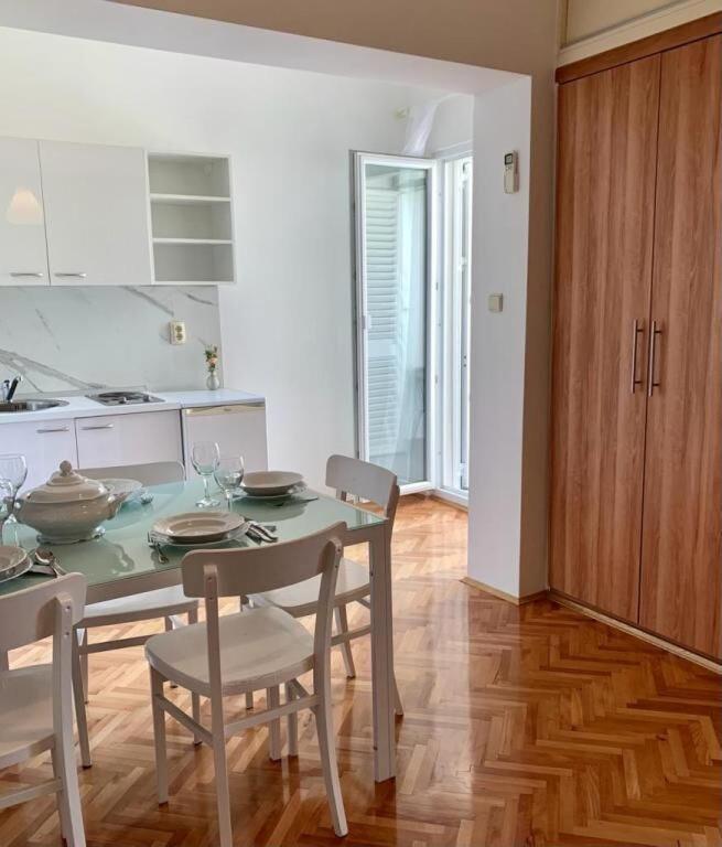 Apartments And Rooms Nikola 奥米什 外观 照片