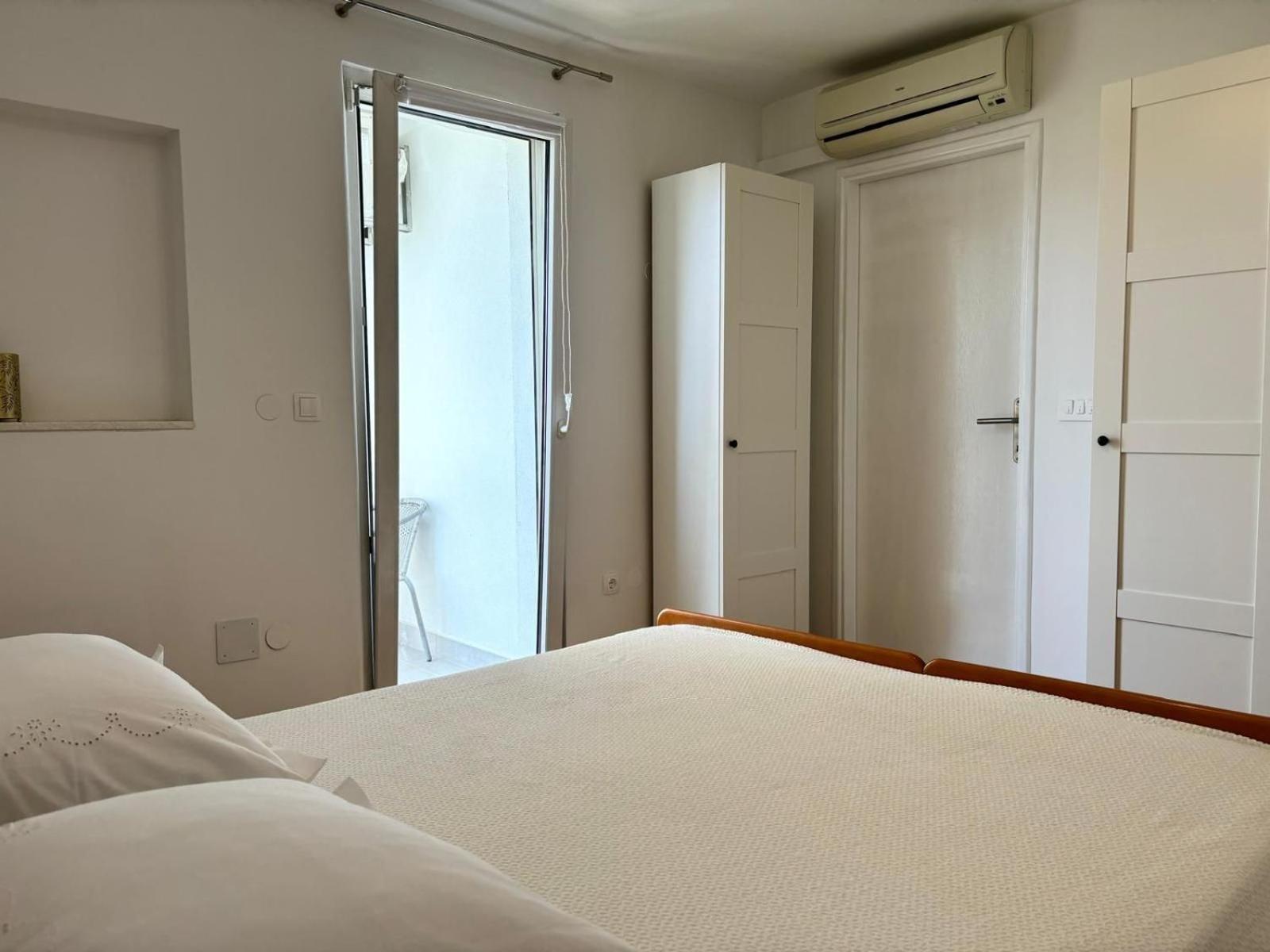 Apartments And Rooms Nikola 奥米什 外观 照片