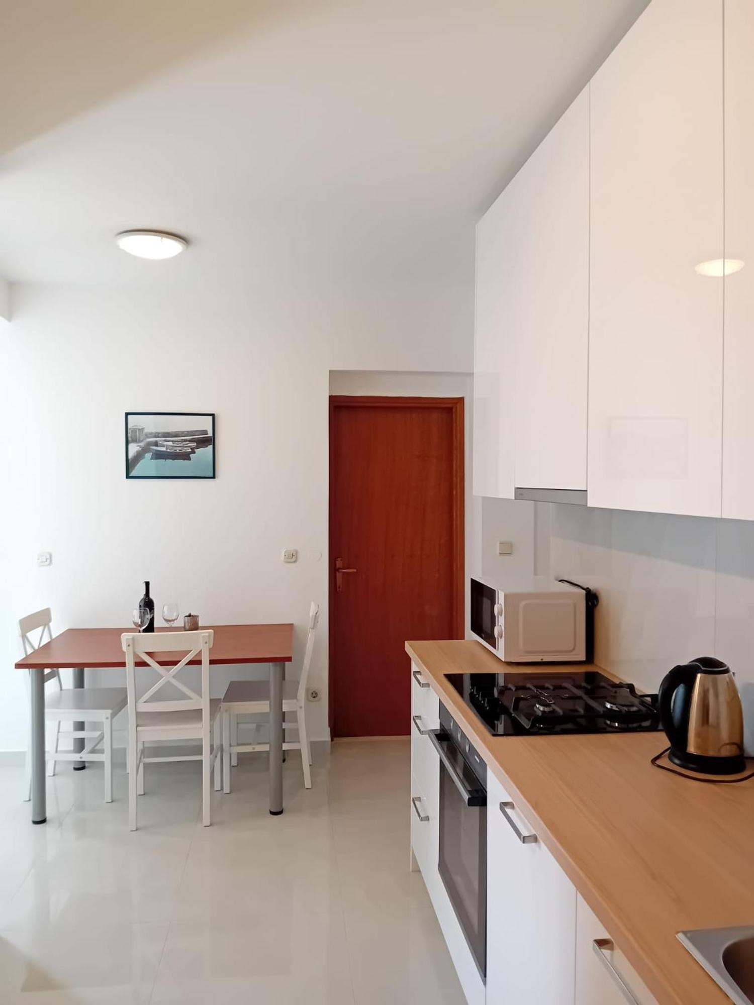 Apartments And Rooms Nikola 奥米什 外观 照片